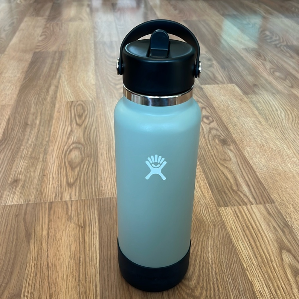 New Hydro flask 4 oz Agave wide flex straw cap water bottle